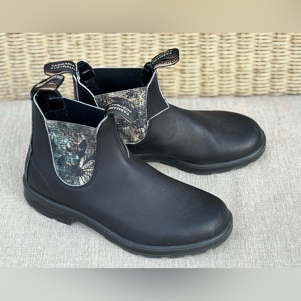 Mens Blundstone boots size 8